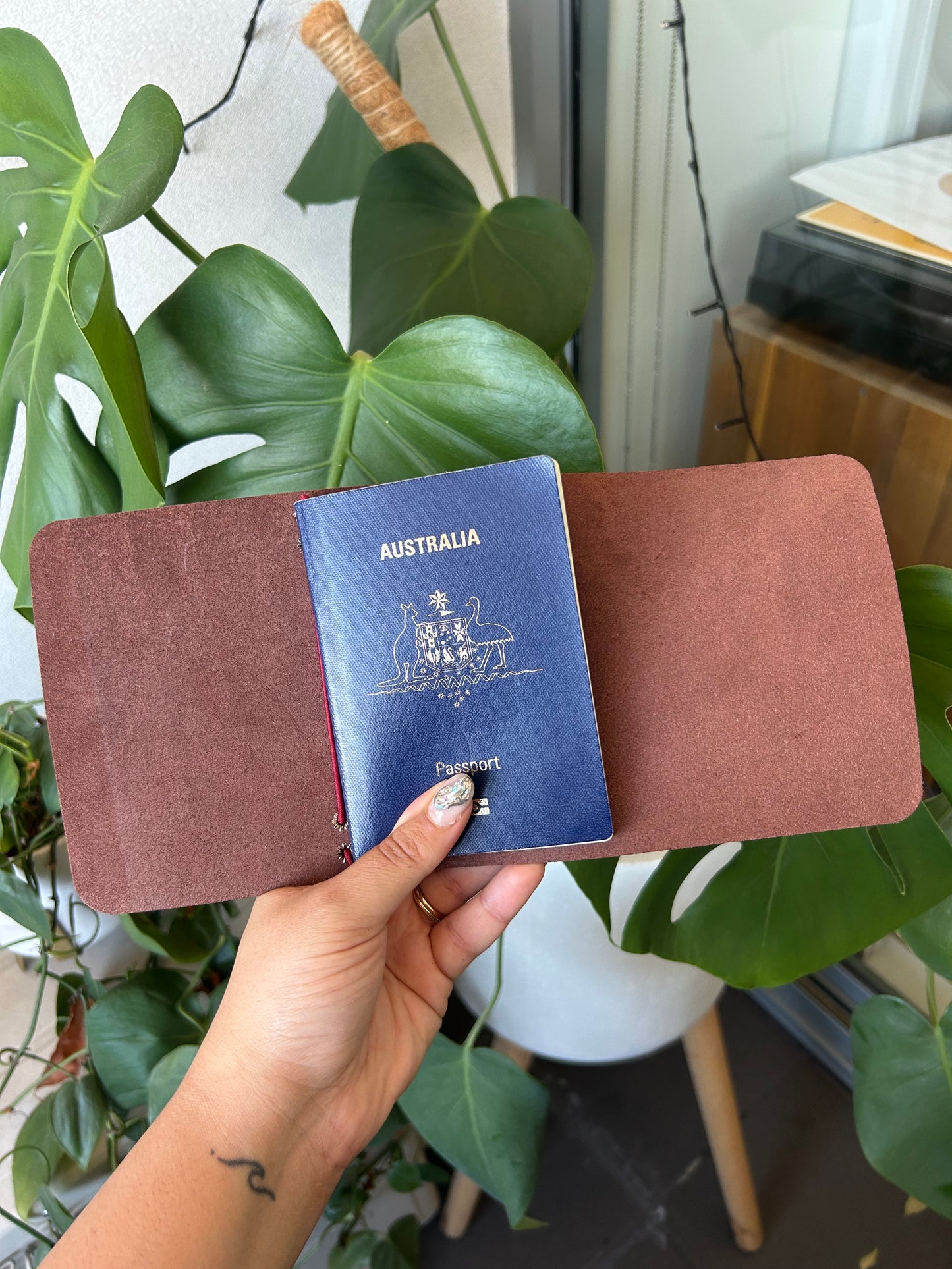 Passport Leather Trifold (B7)