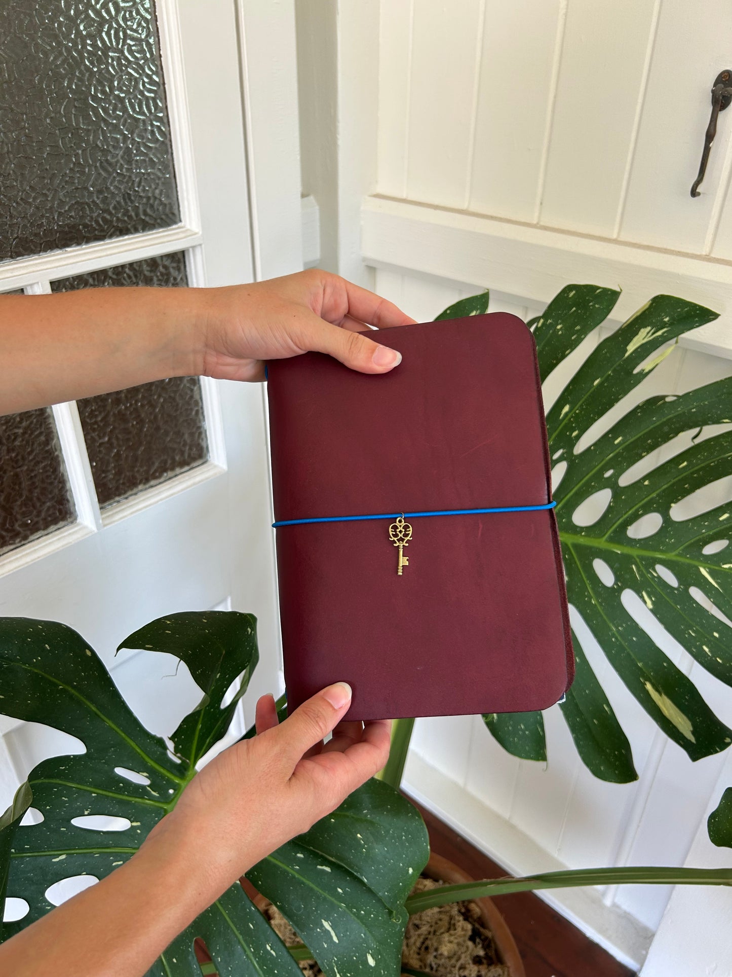 Chocolate Leather Bifold (B6)