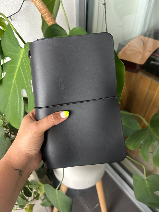 Onyx Field Leather Trifold (A6)