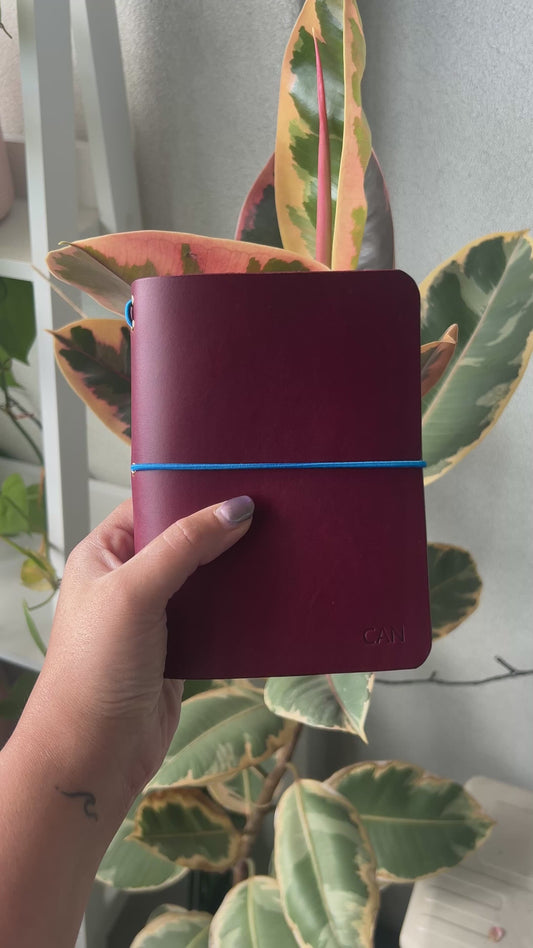 Pinot Field Leather Bifold (A6)